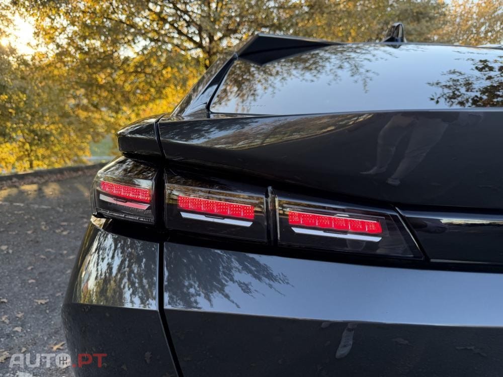 Peugeot 408 1.6 Hybrid Allure Pack e-EAT8