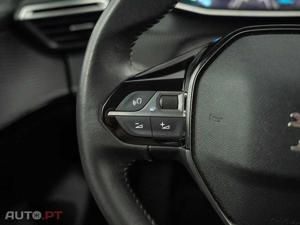 Peugeot E-208 50 kWh Allure Pack