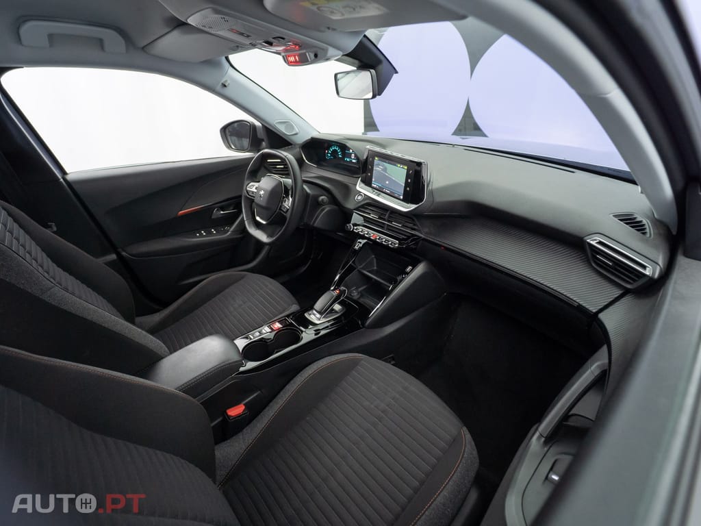 Peugeot E-2008 50 kWh Active Pack