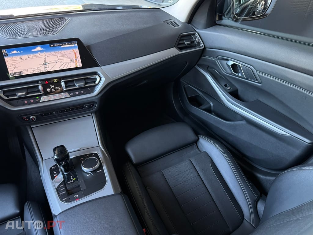 BMW 330 e Touring Auto