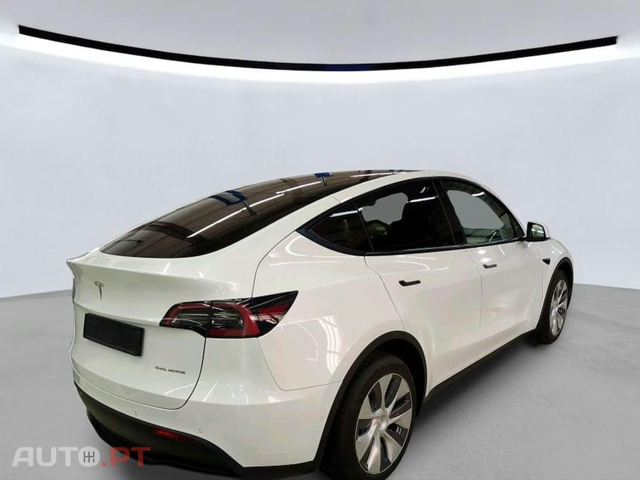 Tesla Model Y Long Range Dual Motor AWD