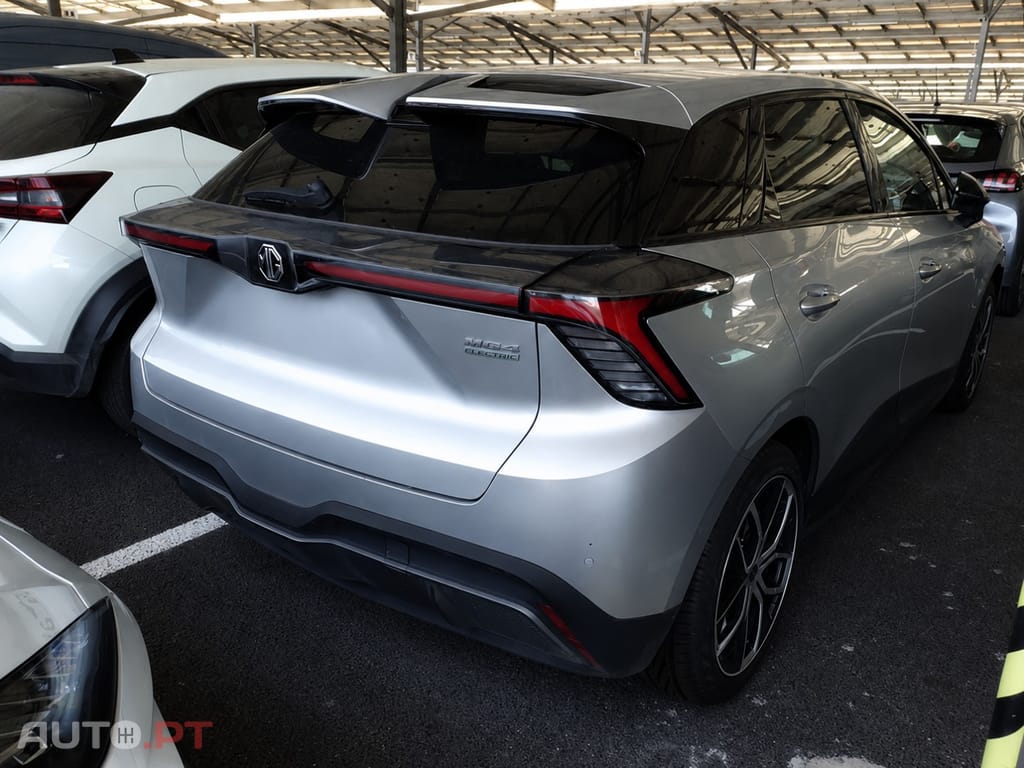 MG MG4 64 kWh Luxury