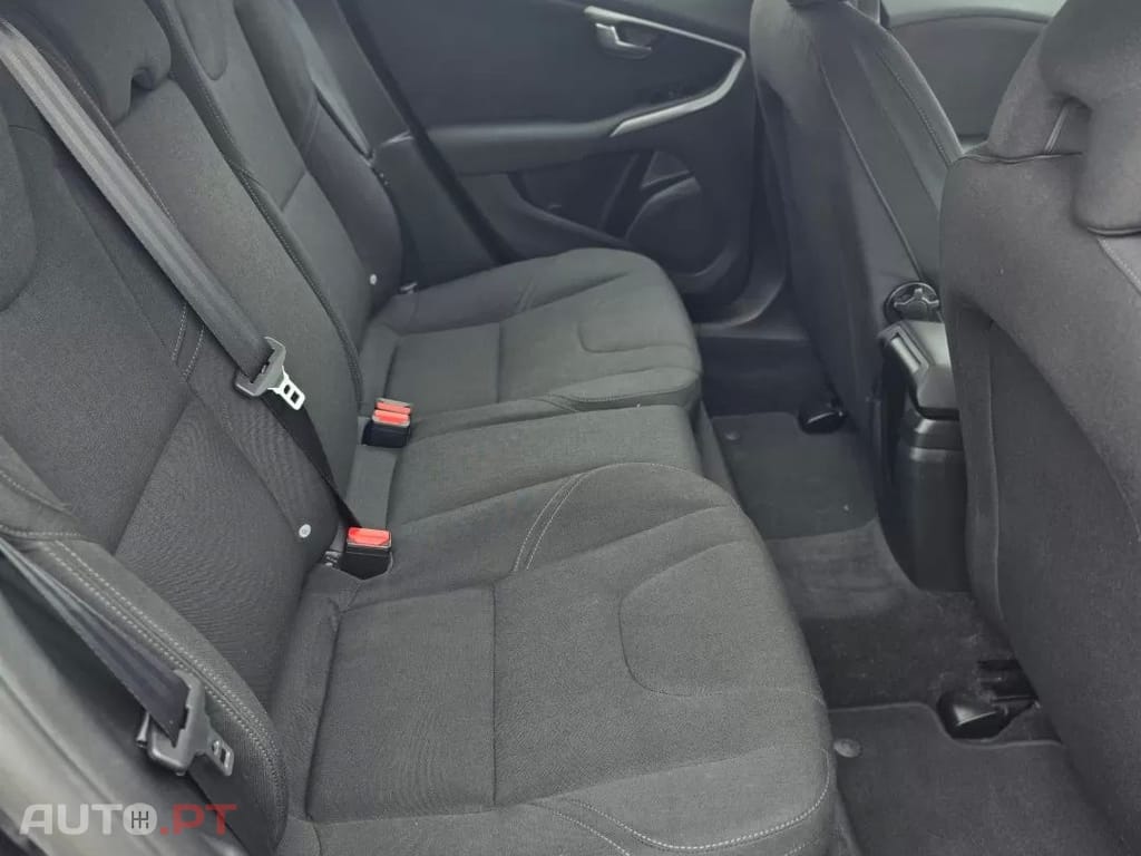 Volvo V40 2.0 D2 Kinetic Eco — fotografia 15