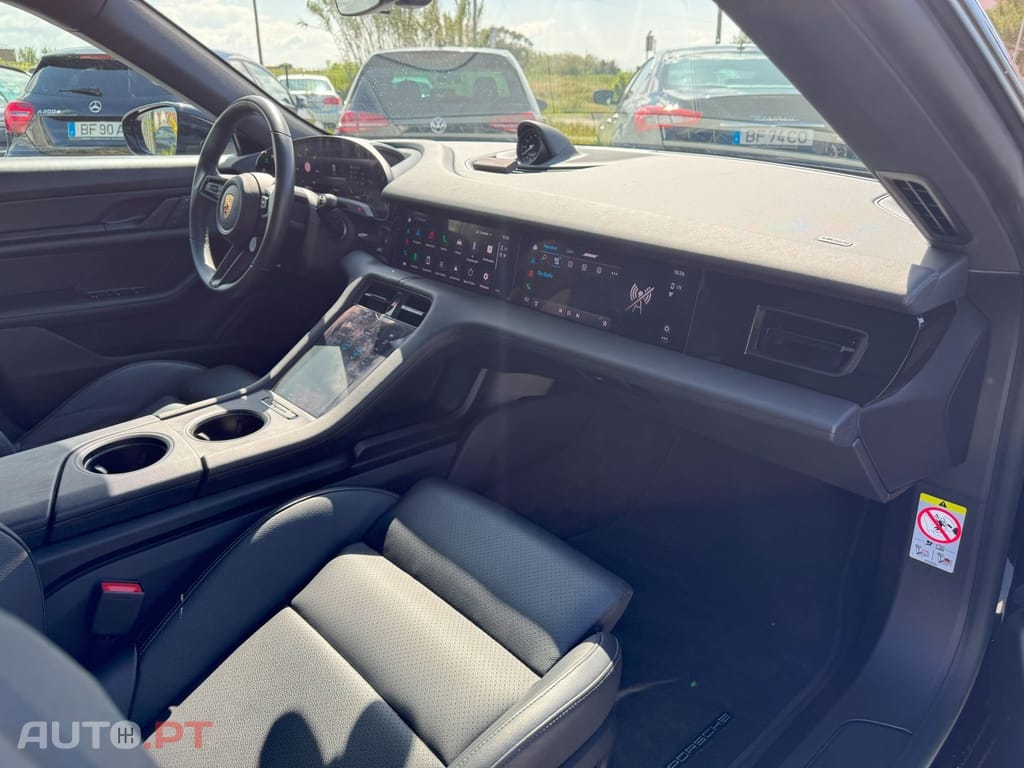 Porsche Taycan 4