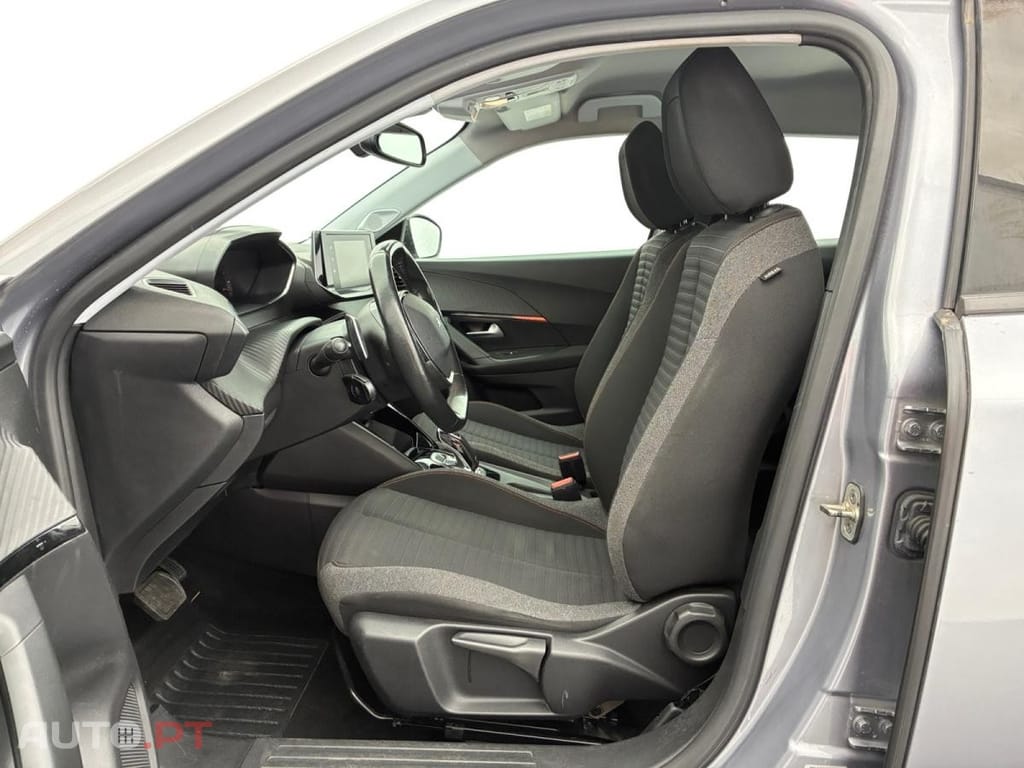 Peugeot 2008 1.2 PureTech Active Pack EAT8