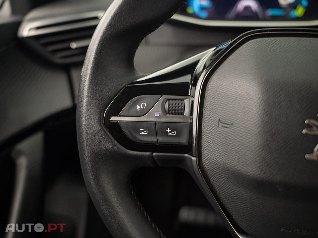 Peugeot E-2008 50 kWh Allure Pack
