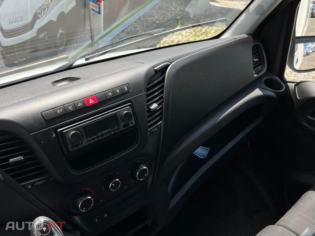 Iveco Daily PLATAFORMA + CONTENTOR