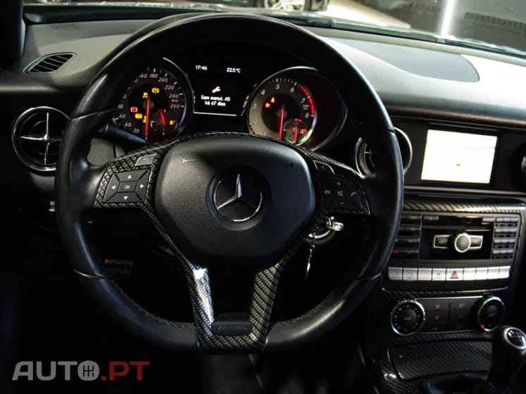 Mercedes-Benz SLK 200 Outro