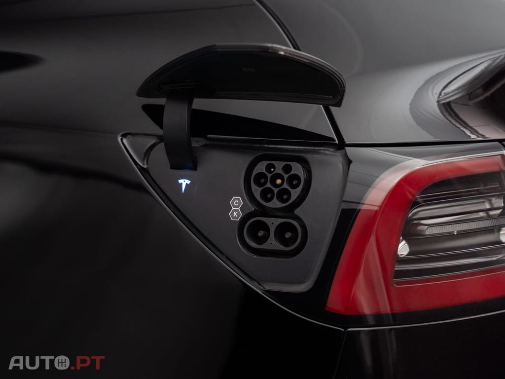 Tesla Model Y Long Range Tração Integral