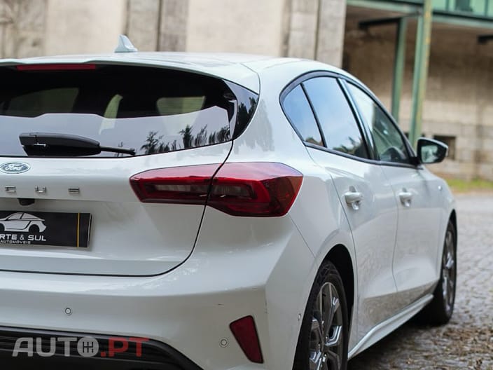 Ford Focus 1.0 EcoBoost MHEV ST-Line Design SIP
