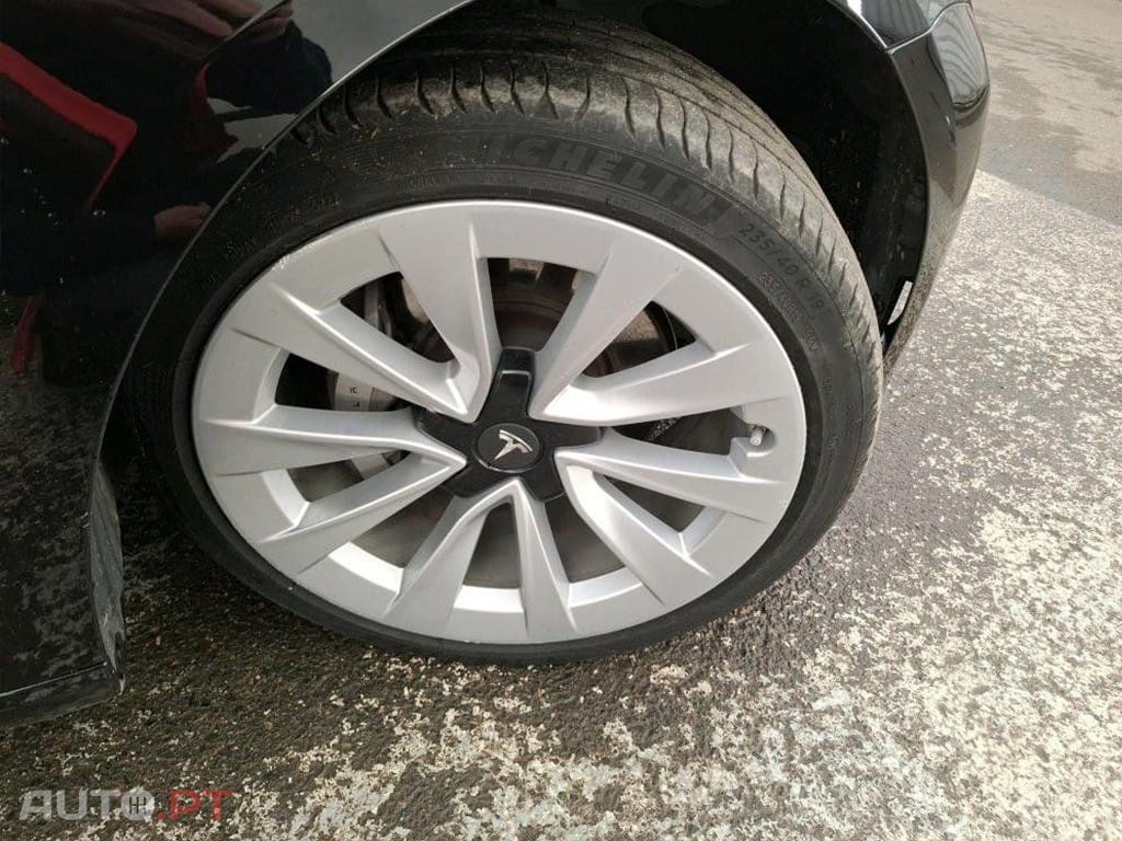 Tesla Model 3 Standard Range Plus RWD