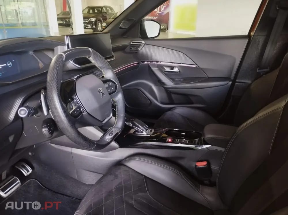 Peugeot 2008 1.2 PureTech GT EAT8