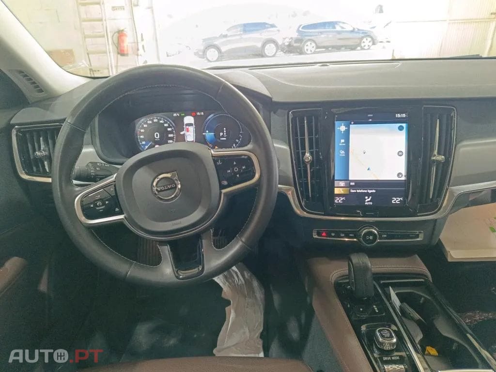 Volvo V90 2.0 T8 Momentum Plus AWD Geartronic