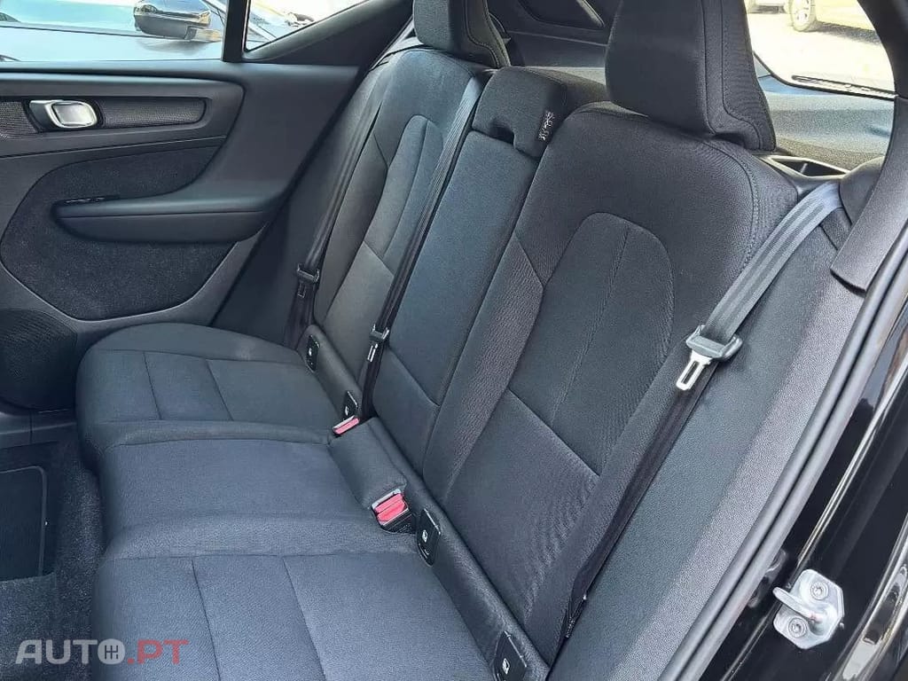 Volvo XC 40 1.5 T2 Momentum Core — fotografia 9