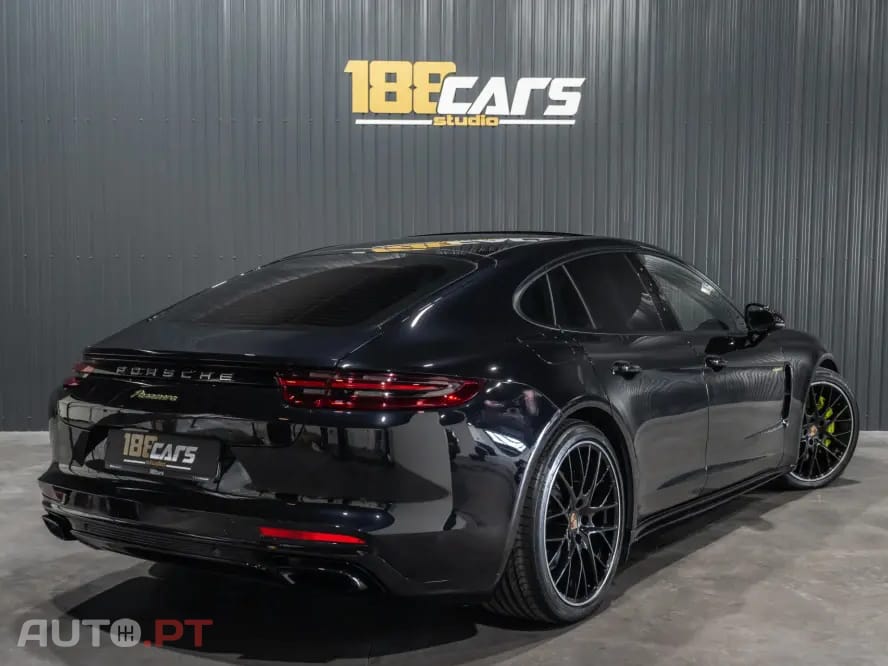 Porsche Panamera 4 E-Hybrid Platinum Edition