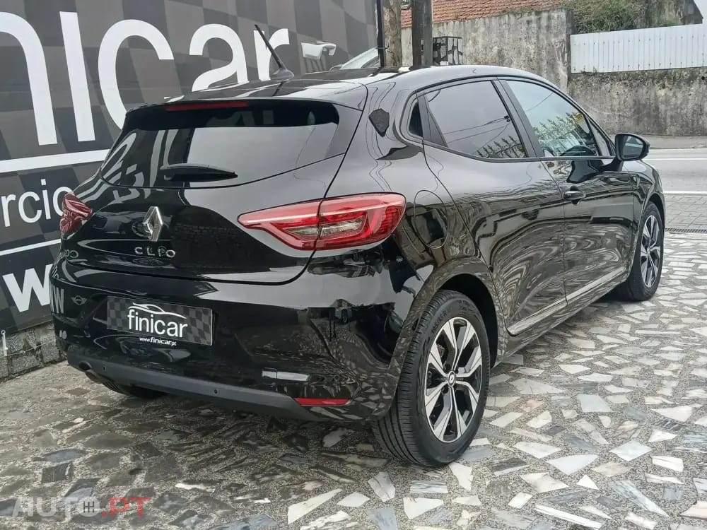 Renault Clio Outro