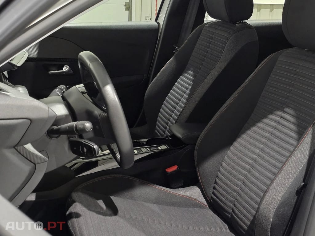 Peugeot E-208 50 kWh Style