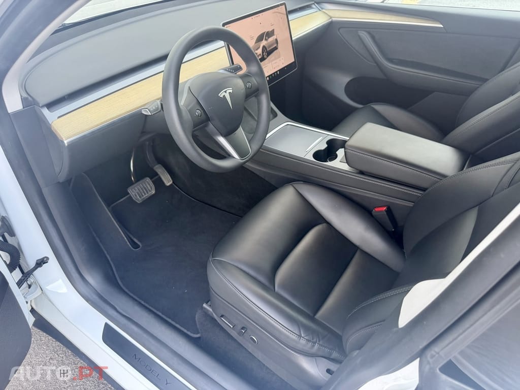 Tesla Model Y RWD