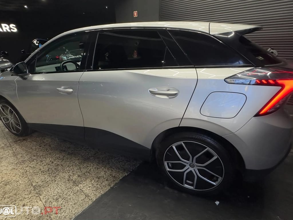 MG MG4 77 kWh Extended Range Luxury