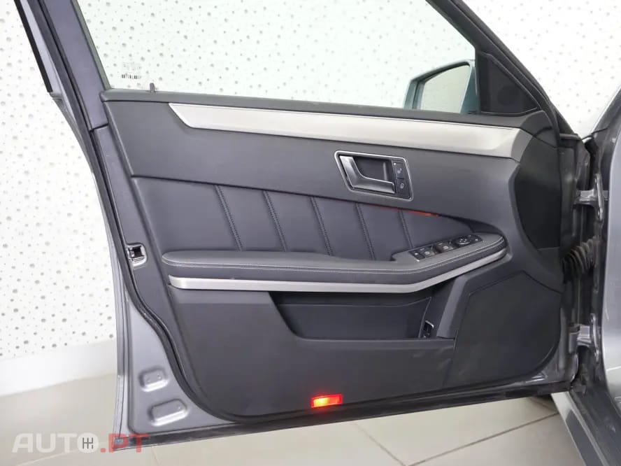 Mercedes-Benz E 220 CDi Avantgarde BlueEfficiency Auto