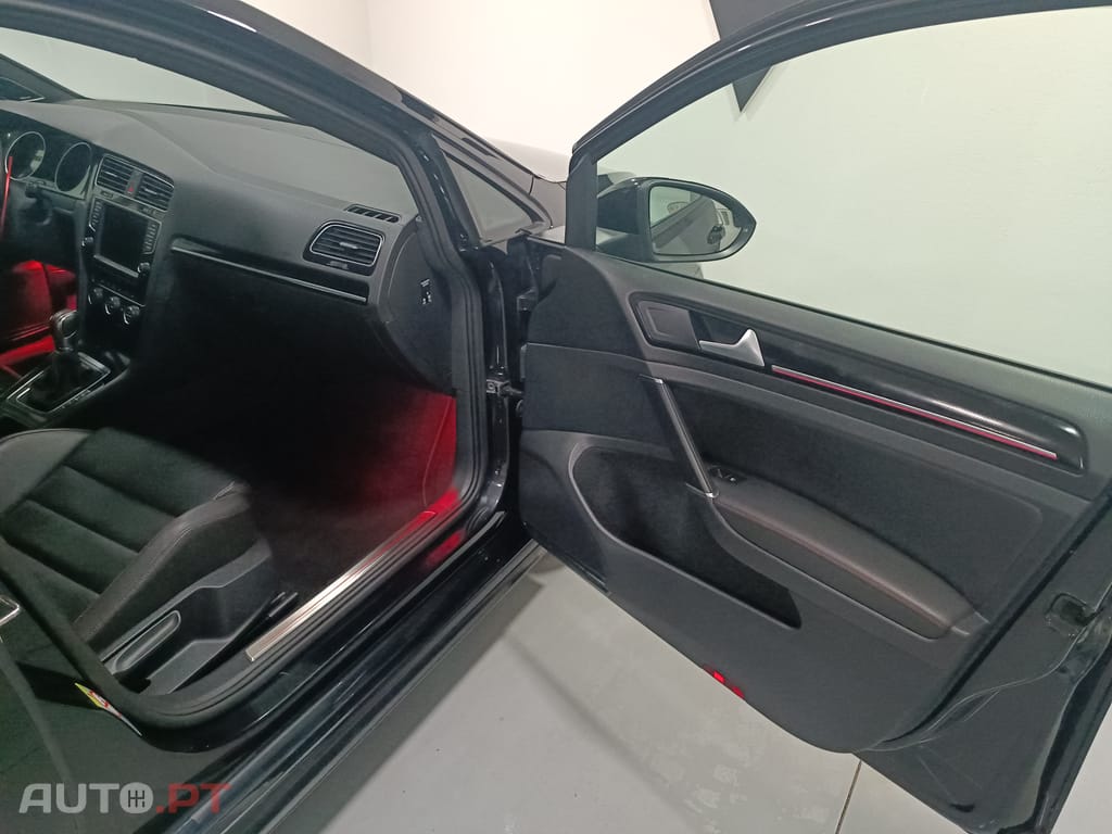 Volkswagen Golf GTI Performance DSG
