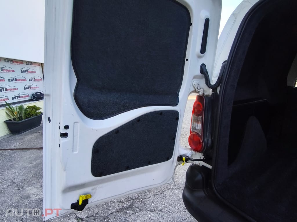 Peugeot Partner 1.6 BlueHDi L1 Premium 3L