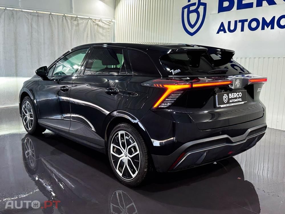 MG MG4 64 kWh Luxury