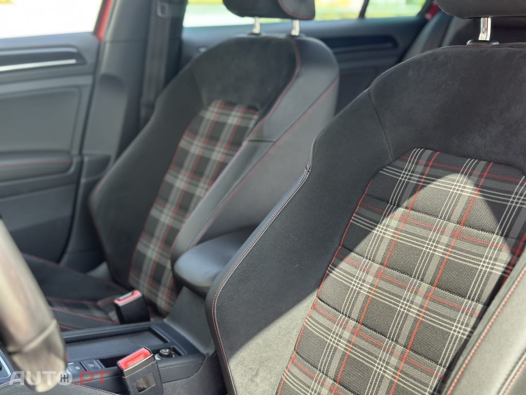 Volkswagen Golf 2.0 TSI GTI DSG