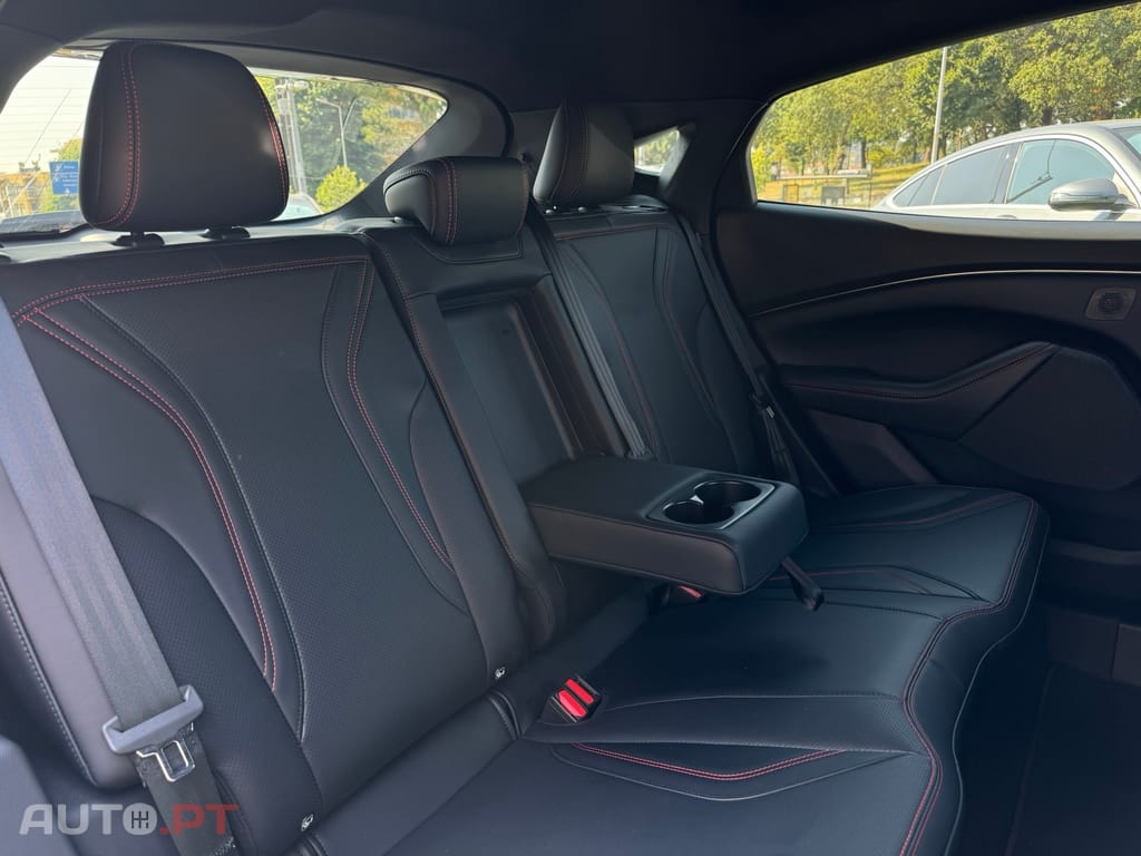 Ford Mustang Mach-E 72.6 kWh Premium AWD
