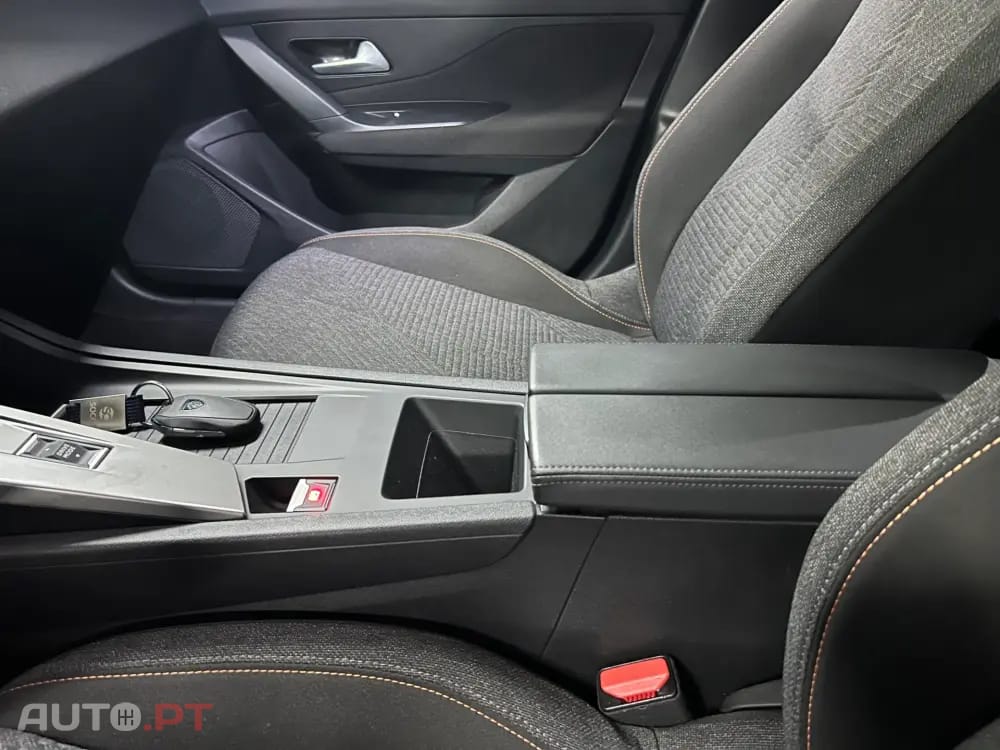 Peugeot 308 1.2 Hybrid Style e-DCS6