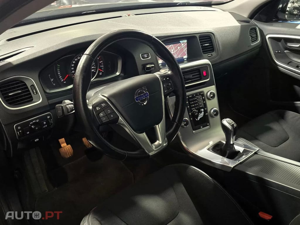 Volvo V60 Cross Country 2.0 D3 Momentum