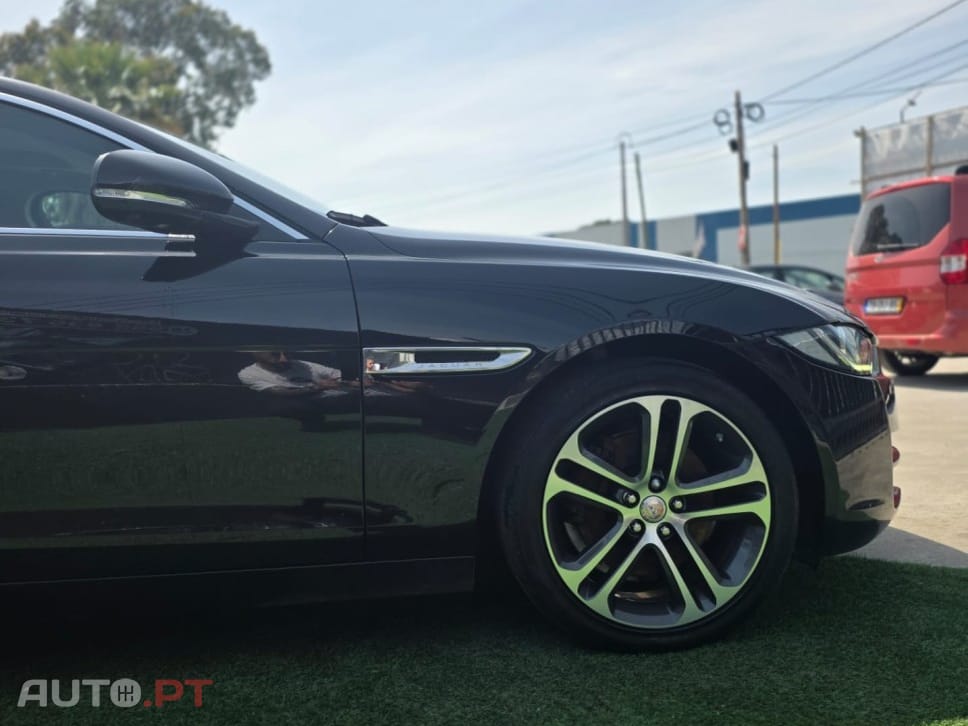 Jaguar XE 2.0 D Prestige