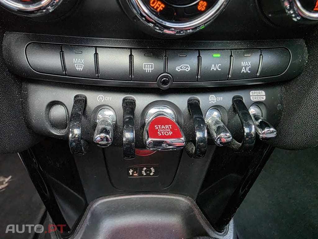 MINI Cooper John Cooper Works Auto Desportiva