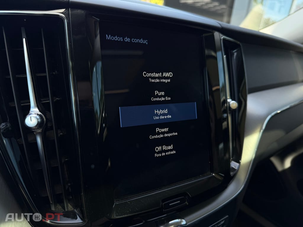 Volvo XC60 2.0 T8 PHEV Momentum Plus AWD