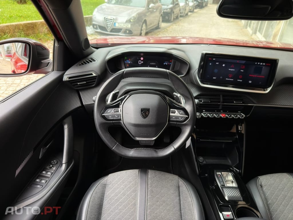 Peugeot 2008 PureTech 130 EAT8 GT