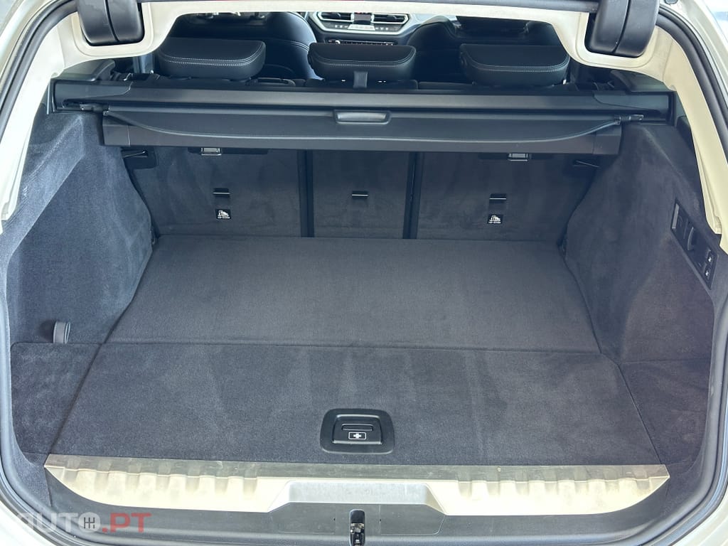 BMW 330 e Corporate Edition Auto — fotografia 33