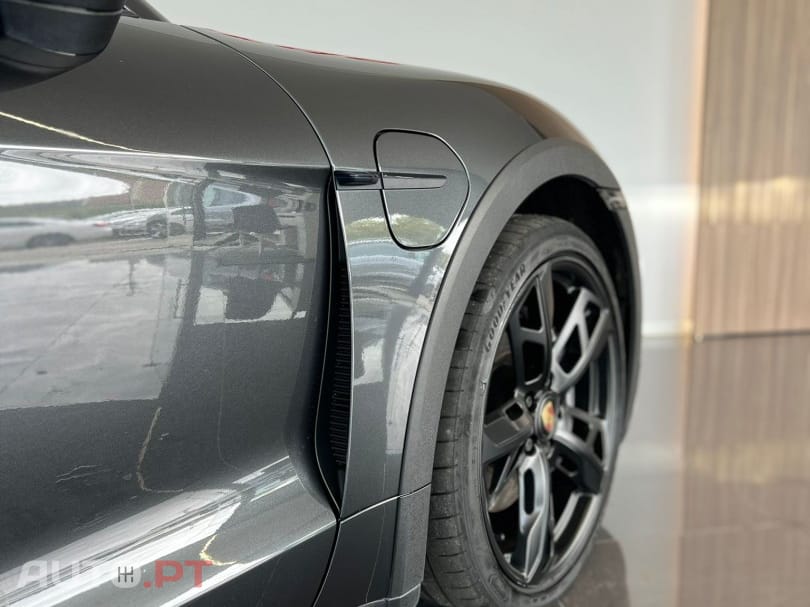 Porsche Taycan 4