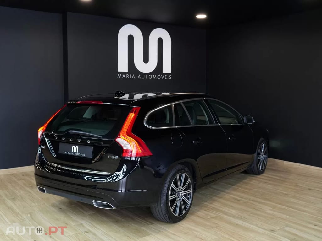 Volvo V60 2.4 D6 Momentum AWD Phev