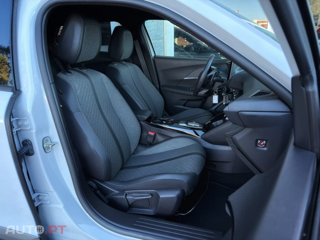 Peugeot 2008 1.2 Hybrid Allure e-DCS6