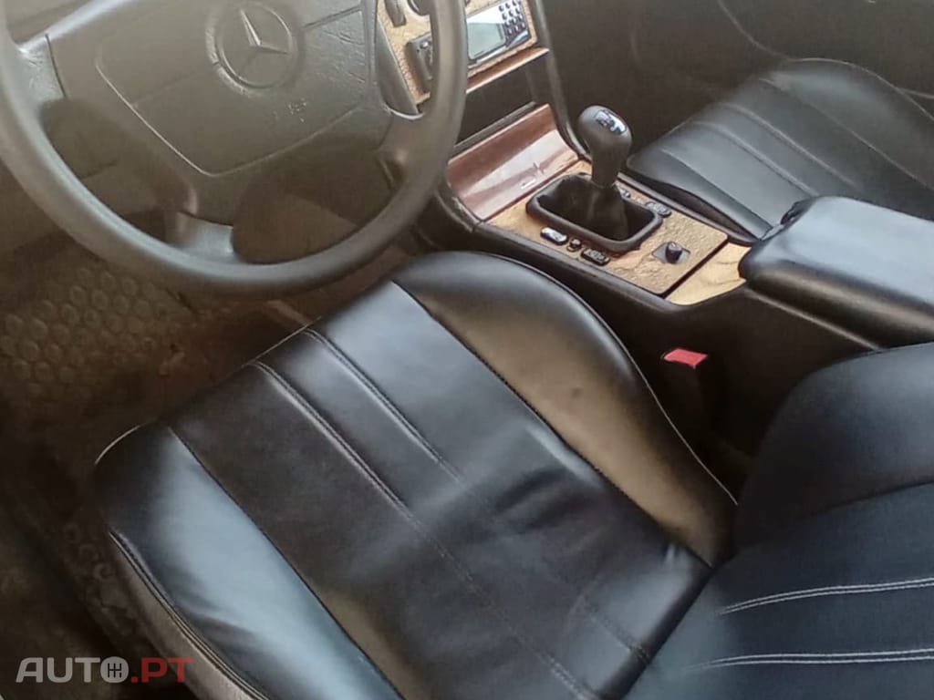 Mercedes-Benz 220 E 220 D