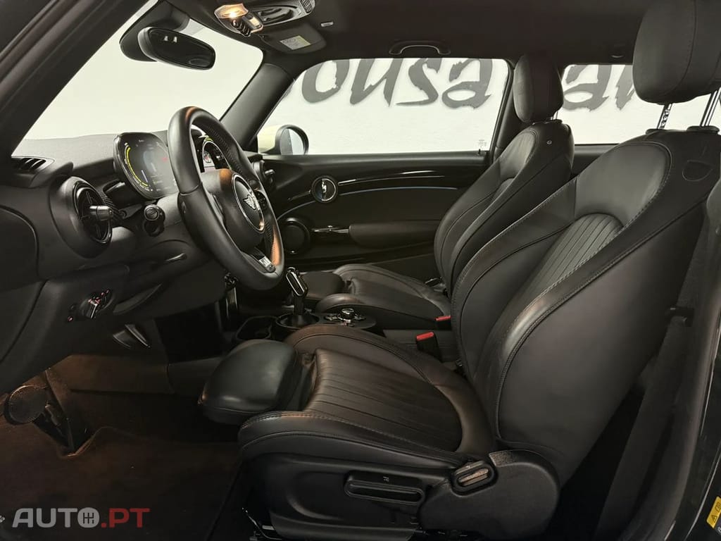 MINI Cooper Cooper SE Resolute Edition