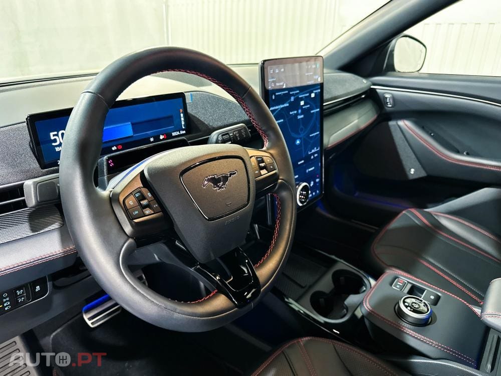Ford Mustang Mach-E AWD PREMIUM