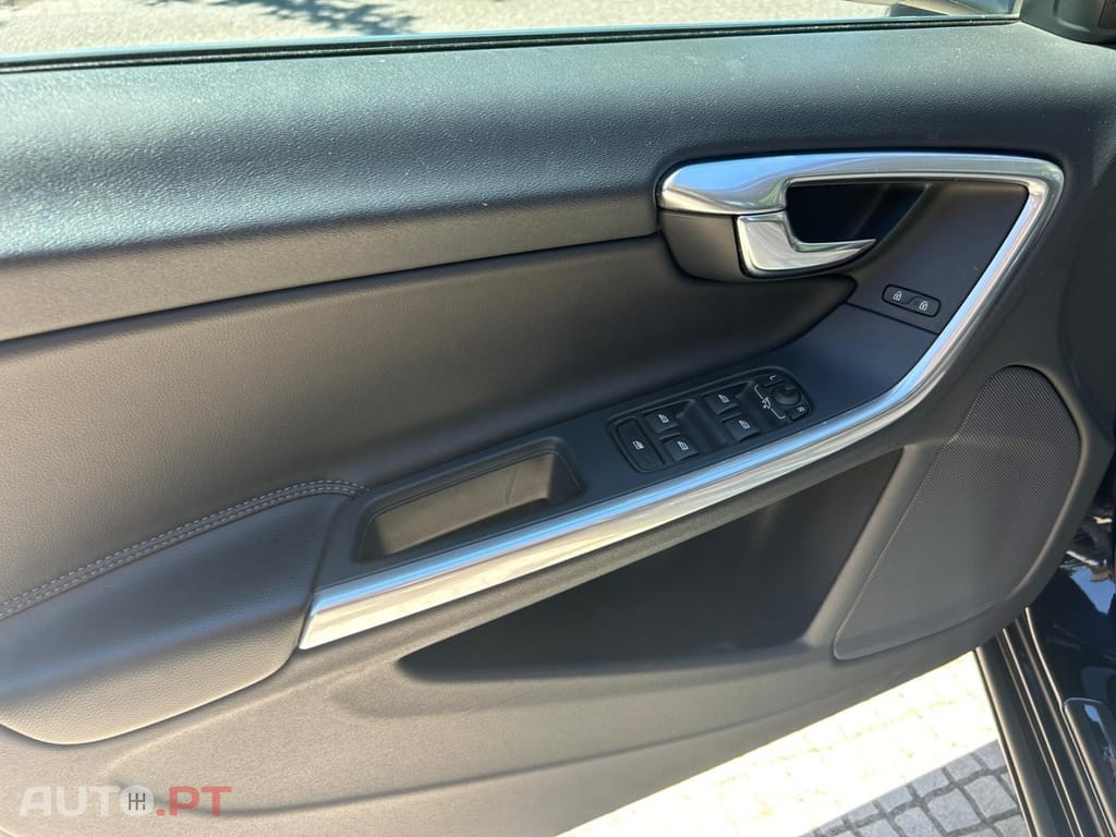 Volvo V60 2.4 D6 Momentum AWD Phev