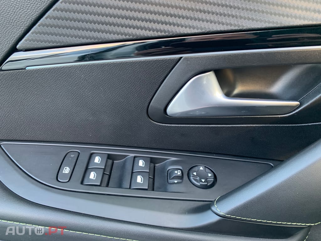 Peugeot E-208 GT