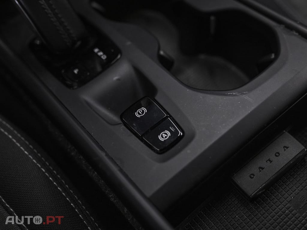 Volvo XC40 T5 Recharge DKG Plus Dark