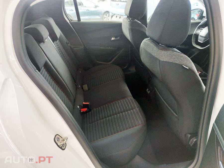 Peugeot E-208 50 kWh Active