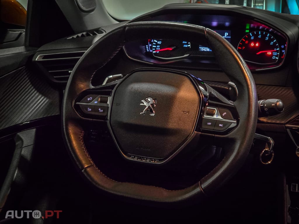 Peugeot 2008 1.2 PureTech Active Pack EAT8
