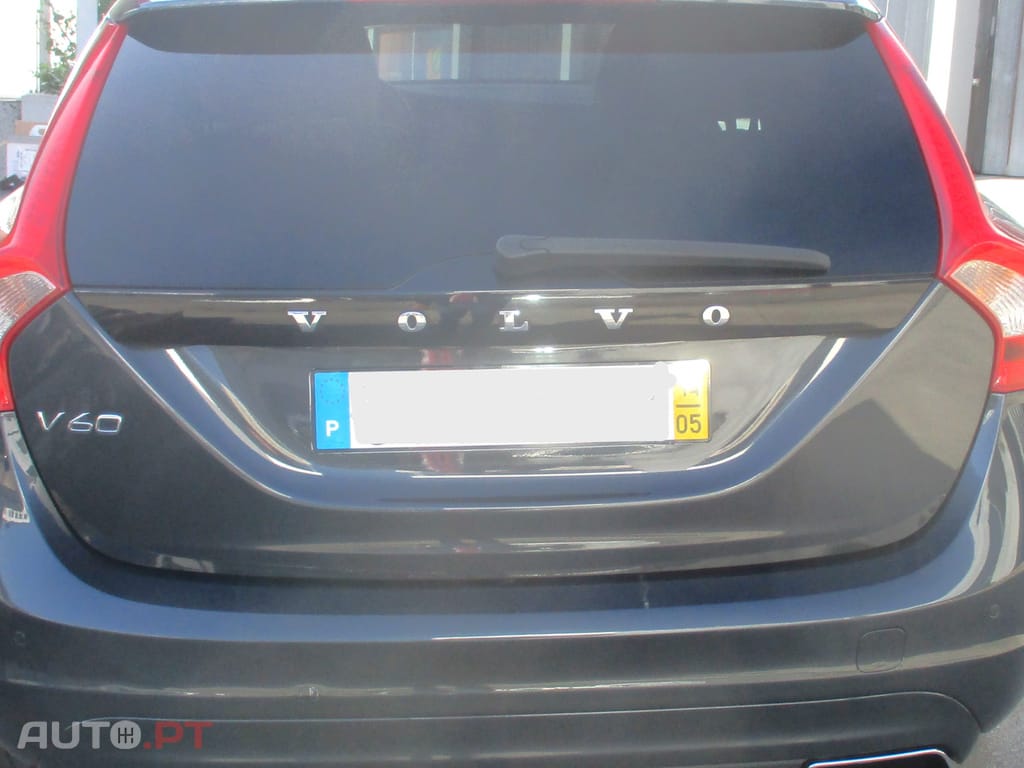 Volvo V60 2.0 D4 Momentum Plus Geartronic 180 cv