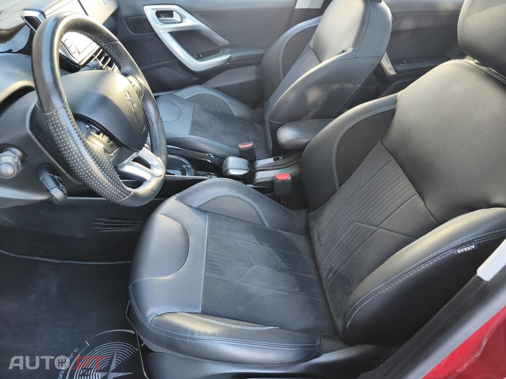 Peugeot 2008 1.2 PureTech Crossway EAT6