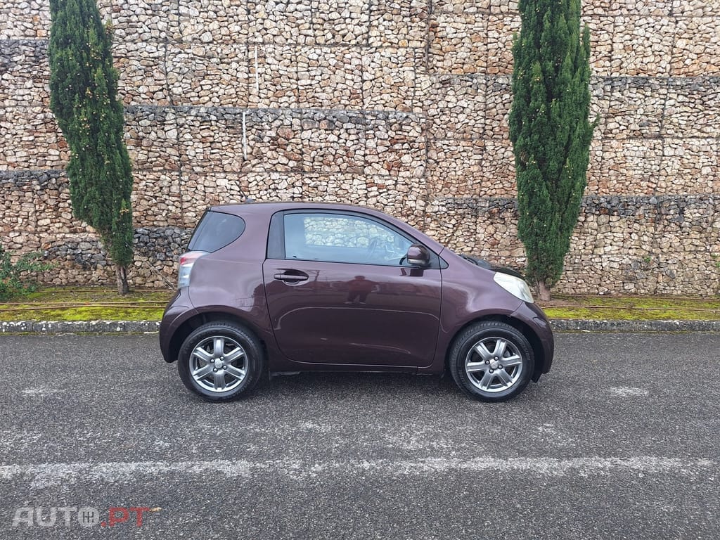Toyota iQ 1.0 VVT-i 2